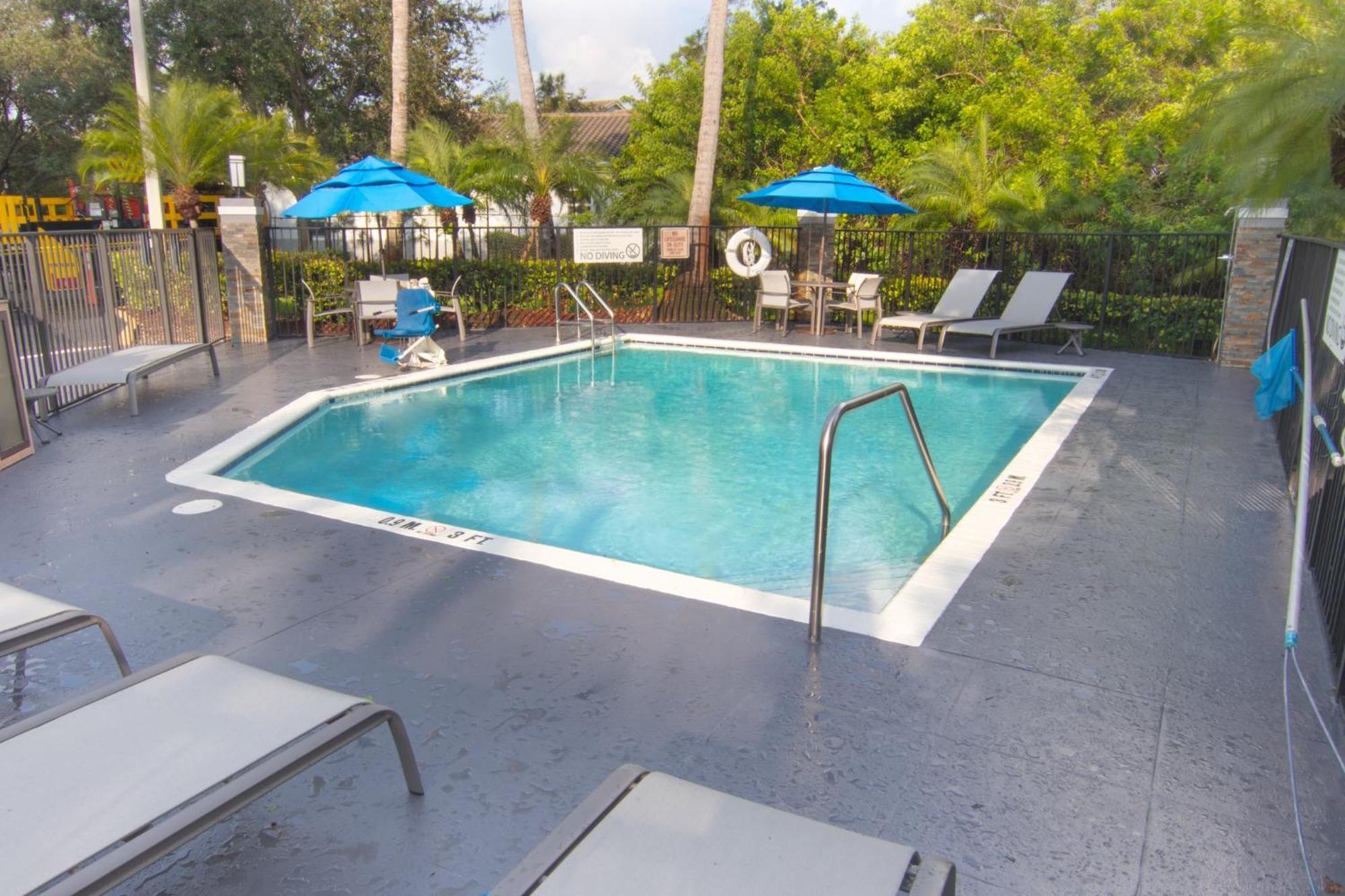 דייוי Holiday Inn Express And Suites Fort Lauderdale Airport West By Ihg מראה חיצוני תמונה