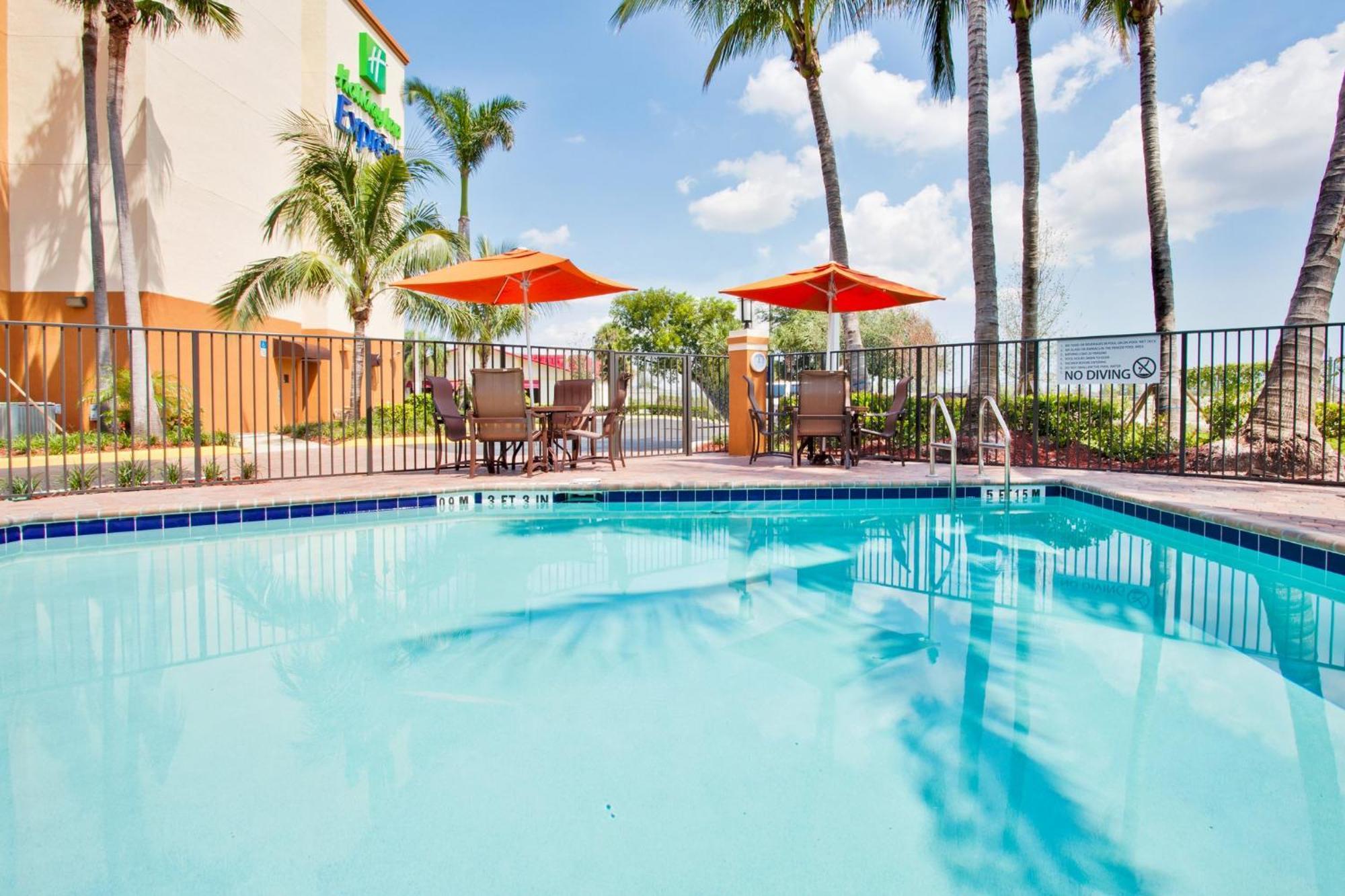 דייוי Holiday Inn Express And Suites Fort Lauderdale Airport West By Ihg מראה חיצוני תמונה